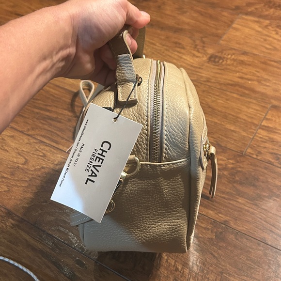 Cheval Firenze Italian leather handbag tan internal and external zip pockets.NWT - Picture 10 of 10
